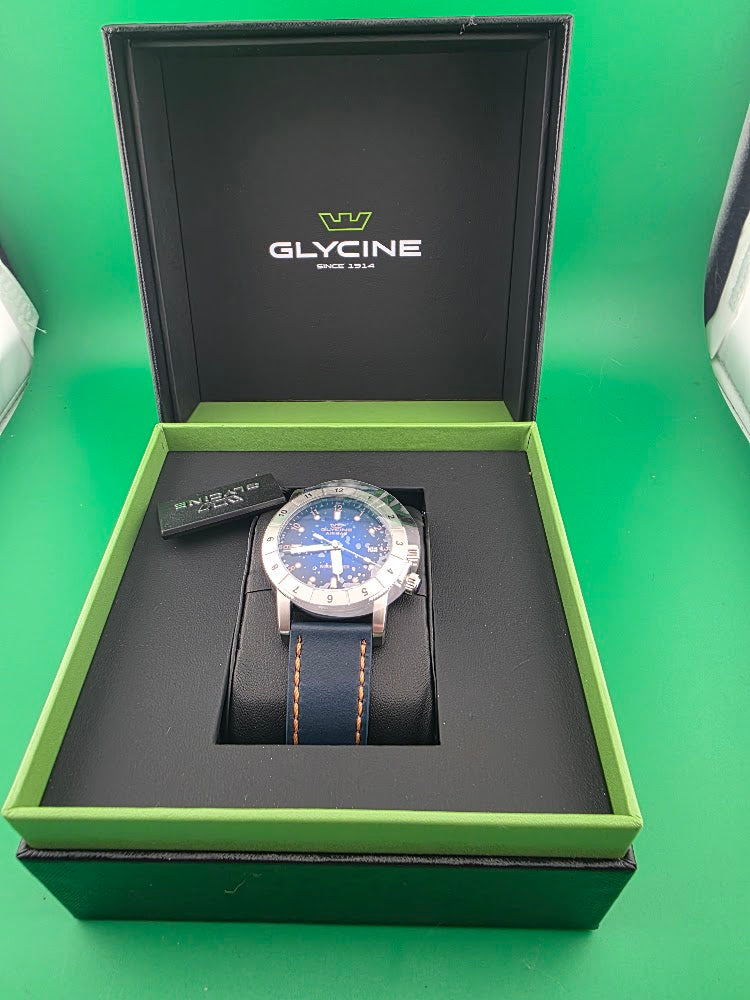 Glycine Airman Worldtimer GL1022 42mm Swiss Quartz Blue Dial – Box & Hangtag