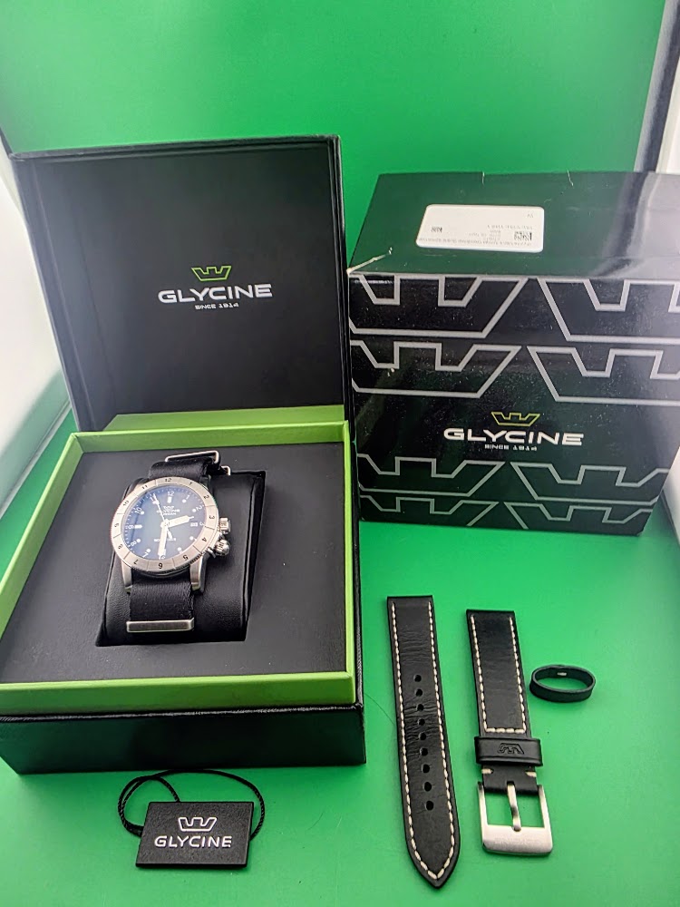 Glycine Airman Worldtimer – Green Dial – Swiss Quartz – GL1021 – Box & Extra Strap