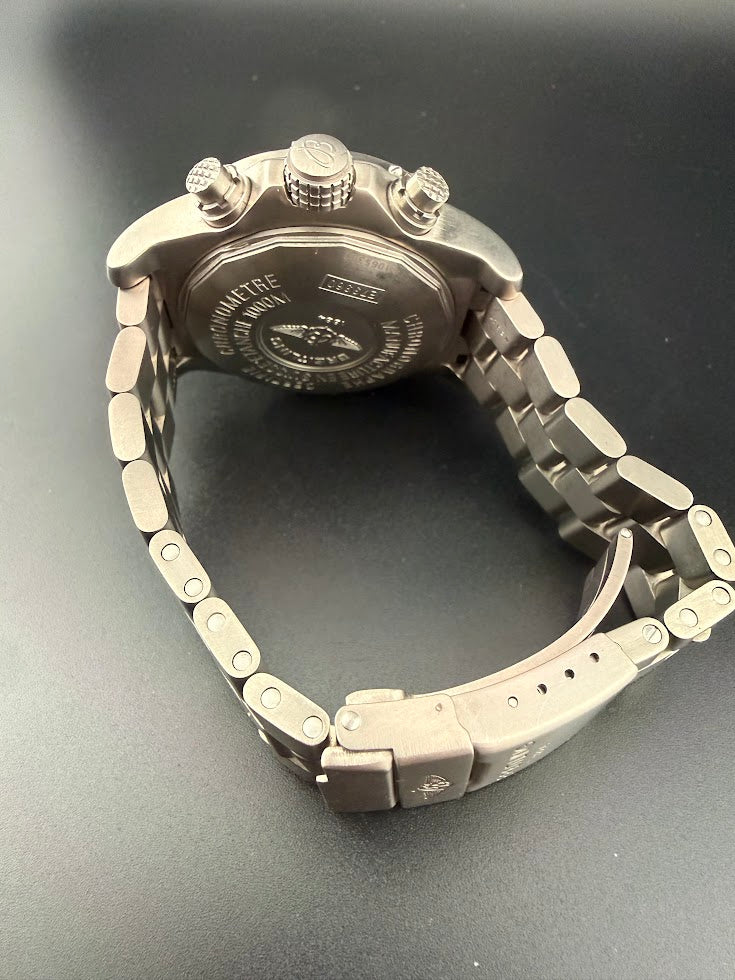 Breitling Avenger M1 Chronograph Titanium – Full Set – Near Mint