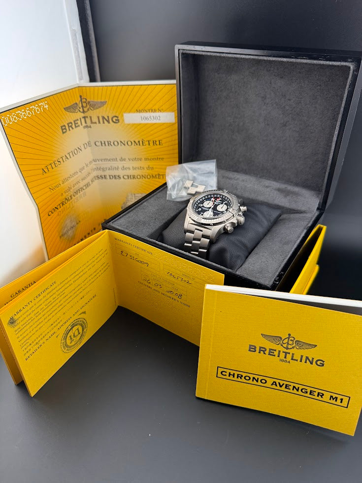 Breitling Avenger M1 Chronograph Titanium – Full Set – Near Mint