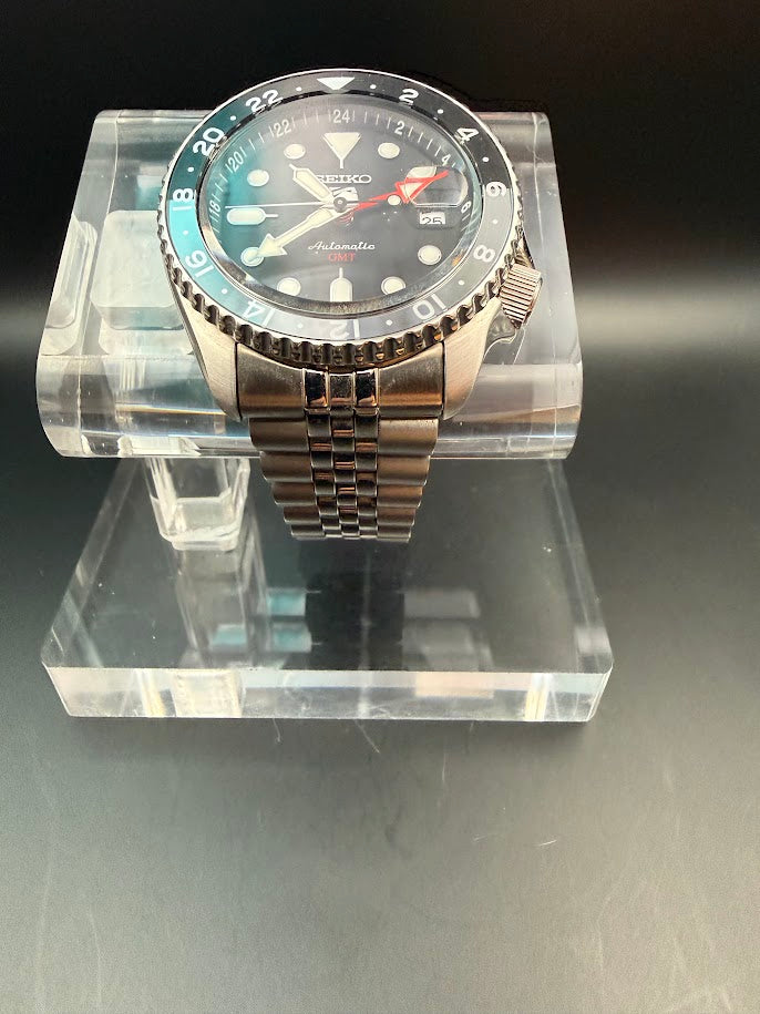 Seiko 5 Sports GMT "Black Dial" Automatic - Full Set