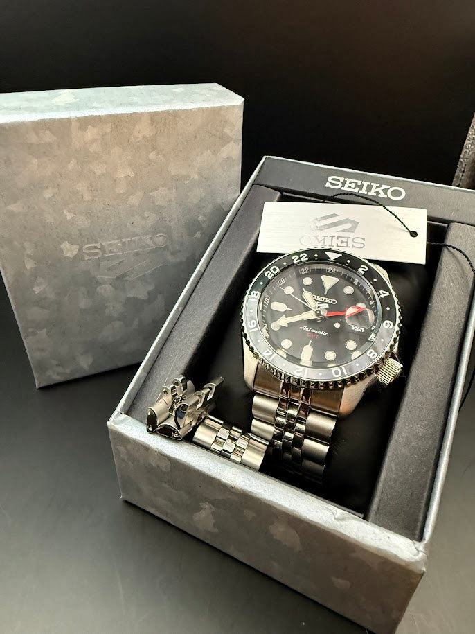 Seiko 5 Sports GMT "Black Dial" Automatic - Full Set